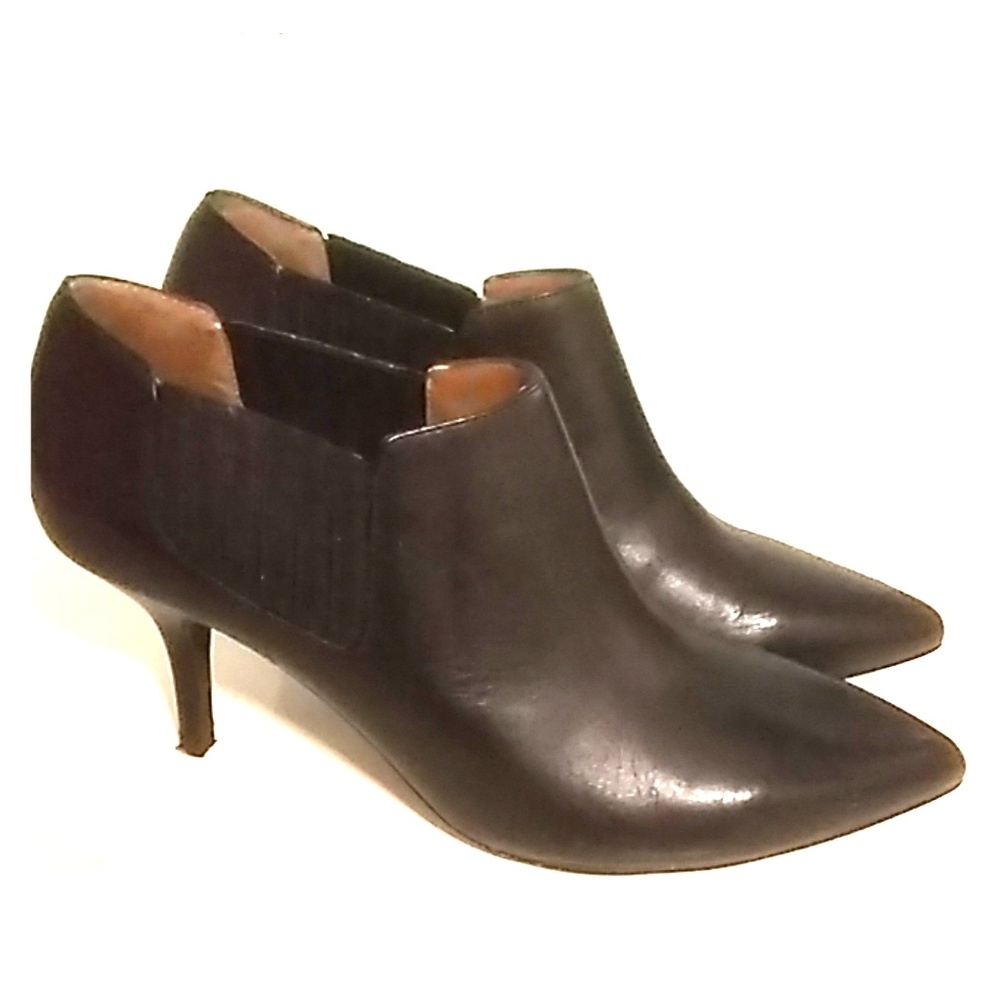 Tahari ankle boots